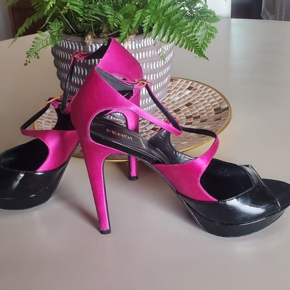 FENDI - high heels shoes- SIZE 40 - PATENT LEATHER AND SATIN - Picture 1 of 5
